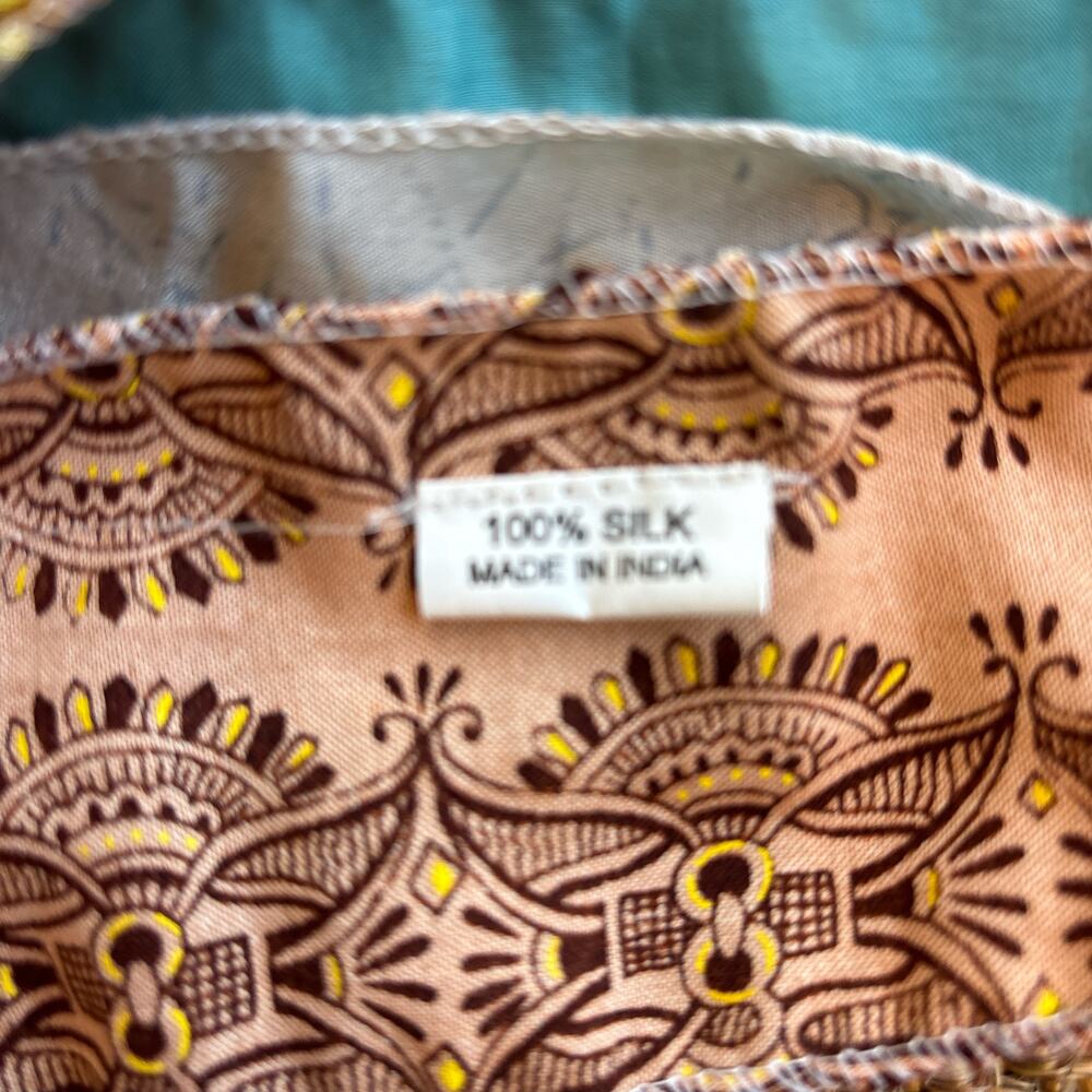 🌿 100% Silk Kantha Patchwork Scarf - image 3